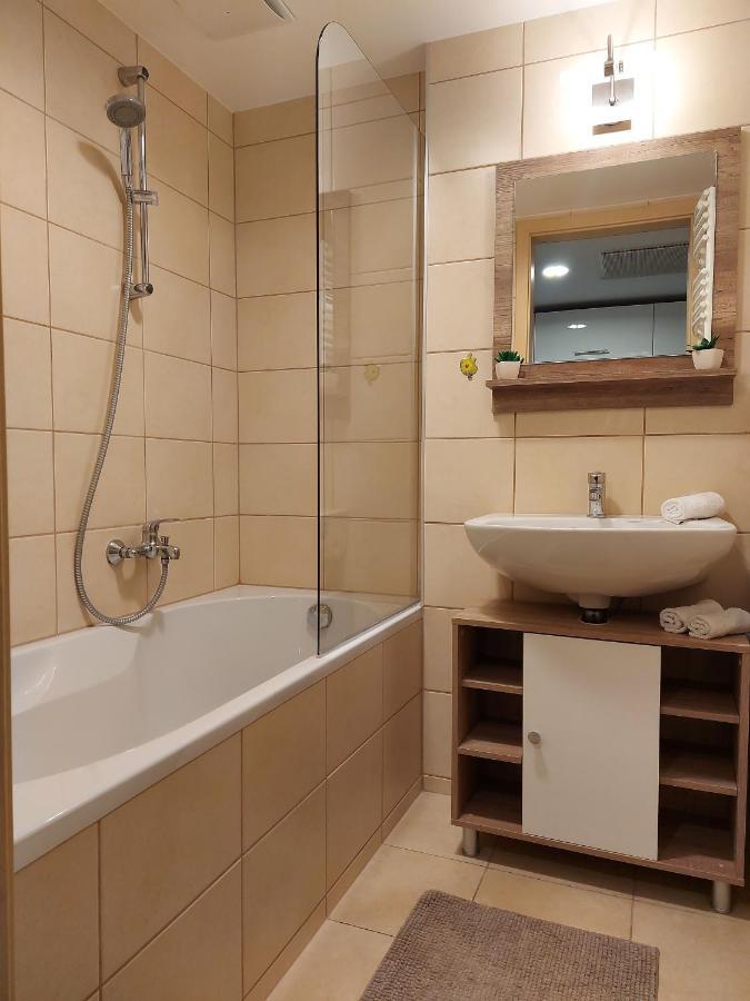 Bike & Spa Velence Apartman Esterno foto